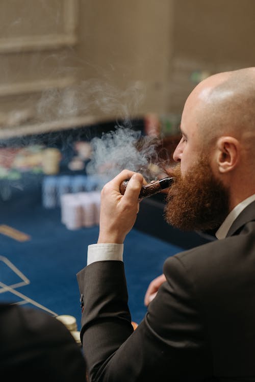 Yrityksen Osakkeet Lainan Vakuutena: Käyttö, Ehdot Ja Riskit